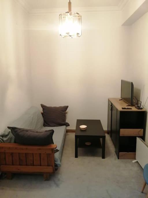 Apartment ανακαινισμένο 8 λεπτά από το μετρό.