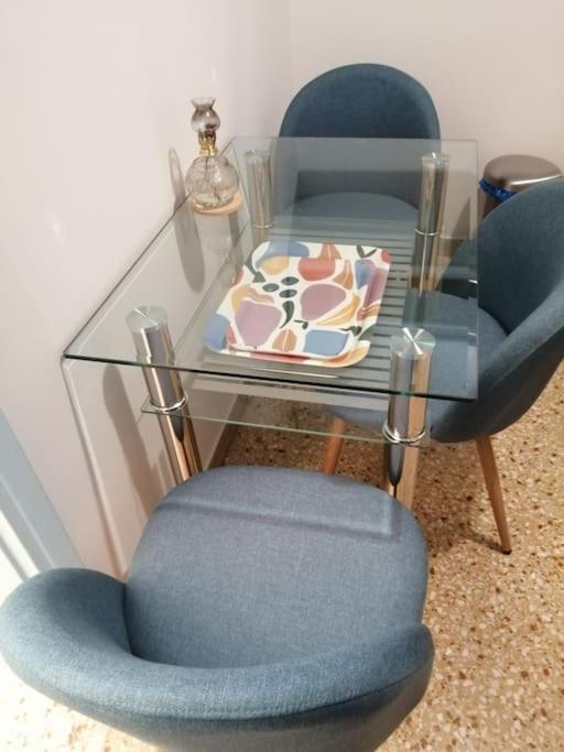 Apartment ανακαινισμένο 8 λεπτά από το μετρό. *