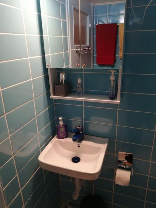 Apartment ανακαινισμένο 8 λεπτά από το μετρό.