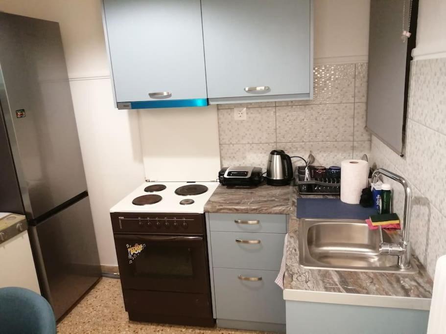 ανακαινισμένο 8 λεπτά από το μετρό. Apartment